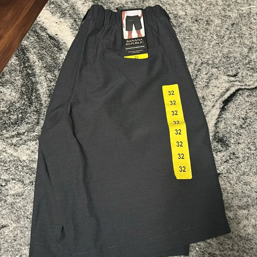 Banana Republic Men's Black Comfort Flat Front Shorts size 32 NWT BLACK